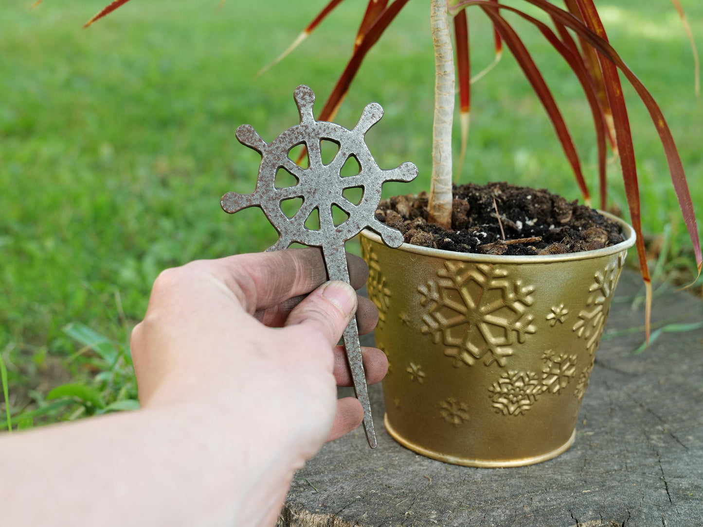Ship Wheel Metal Planter Decoration * Garden Stake * House Plant Decorations* Outdoor Stake Decorations * Fairy Garden Accessories * Plant