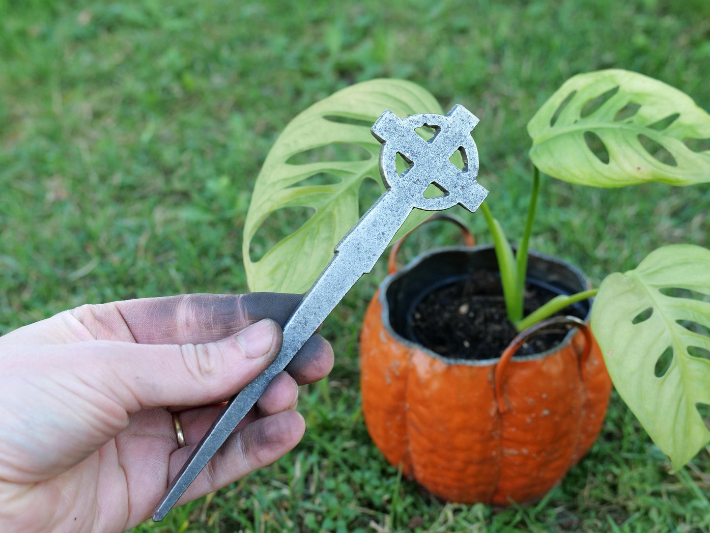 Apple Garden Stake * Metal Planter Decoration * House Plant Decorations* Outdoor Stake Decorations * Fairy Garden Accessories * Farm