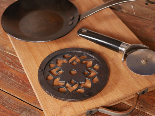 Flower Trivet * Metal Trivet for Hot Dishes * Black Trivet for Hot Pan * Trivet with Feet * Hot Plate Holder * Iron Pot Stand * Hot Plate